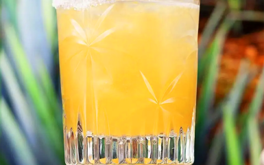Mezcal og tequila cocktail “Hot Lips”