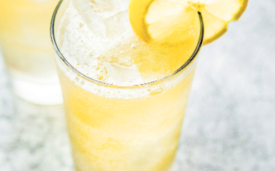 Mezcal- und Tequila-Cocktail “Living la Vida”