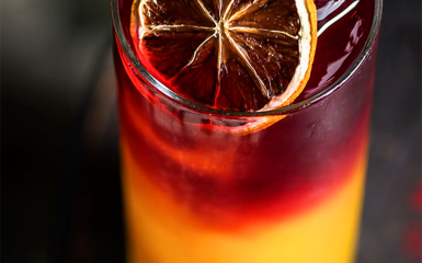 Mezcal og tequila cocktail “Mezcal Sun-Risa”