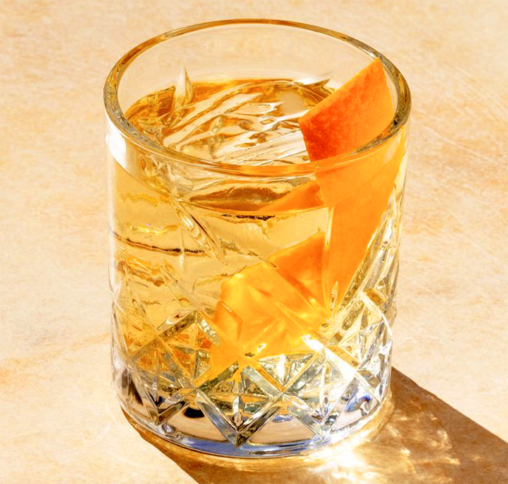 Mezcal- und Tequila-Cocktail “Oaxaca Old-Fashioned”