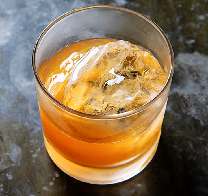 Mezcal og tequila cocktail “Salt and Ash”