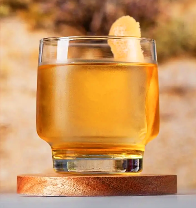 Mezcal og tequila cocktail “Spaghetti Western”